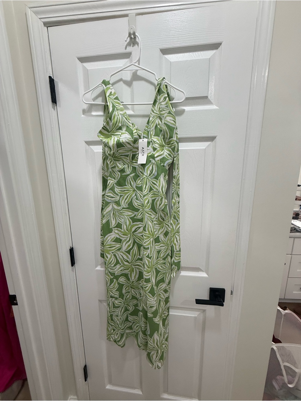 ASTR Anita Halter Keyhole Midi Dress - Picture 6 of 8